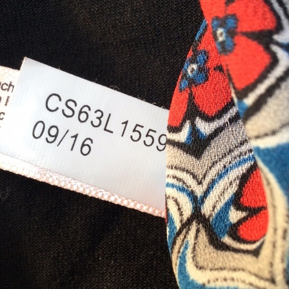 The Limited Print Button Cap Sleeve Blouse Sz M - Picture 9 of 11